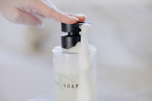 Pumping natural foaming hand soap for dry, sensitive hands